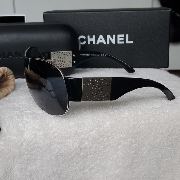Vintage Chanel Aviator Sunglasses - Picture 2 of 8